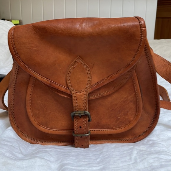 Adjustable leather saddle bag - Picture 4 of 4